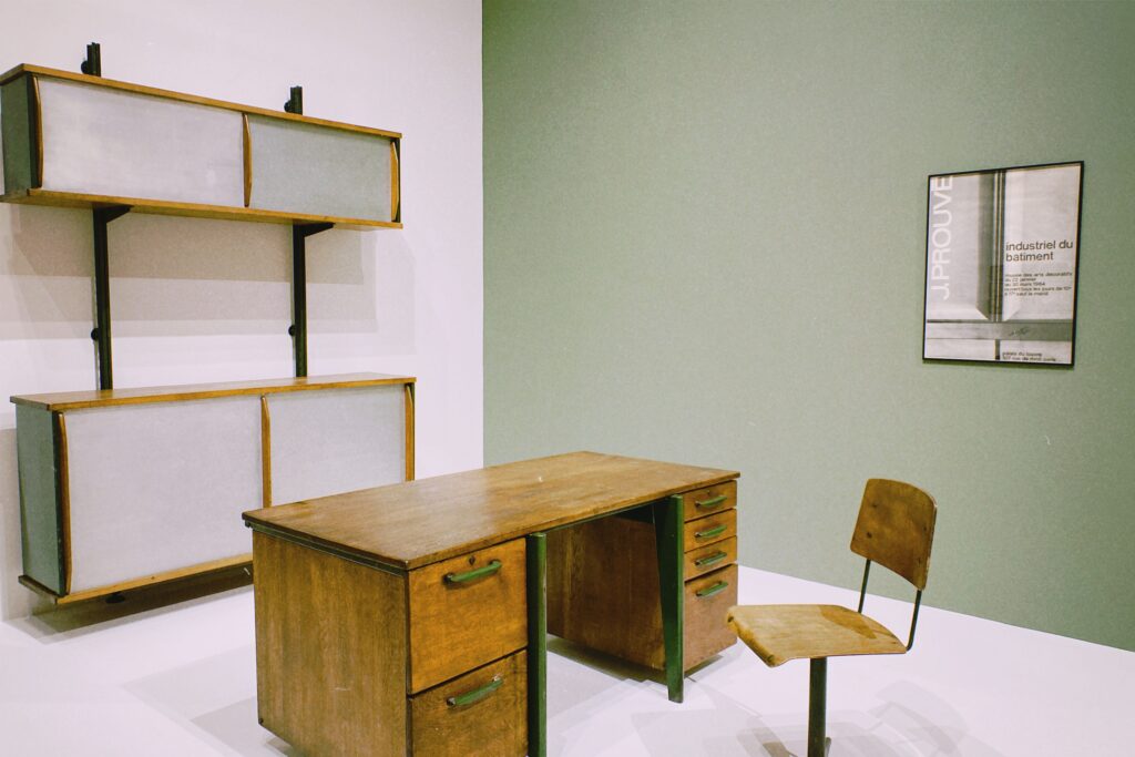 展覧会「ジャン・プルーヴェ展 椅子から建築まで」の様子