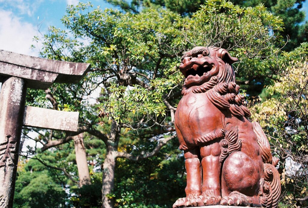 白山神社の備前焼の狛犬